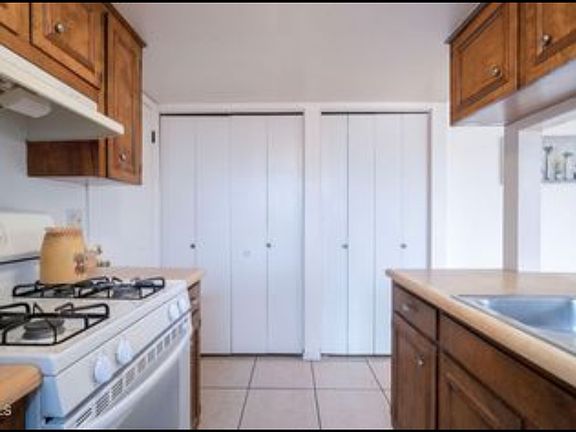 5th image of 1009 Shawnee Ln