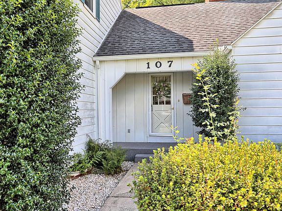 3rd image of 107 W Houston Ave