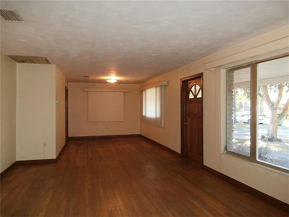 2nd image of 1004 Cottonwood St