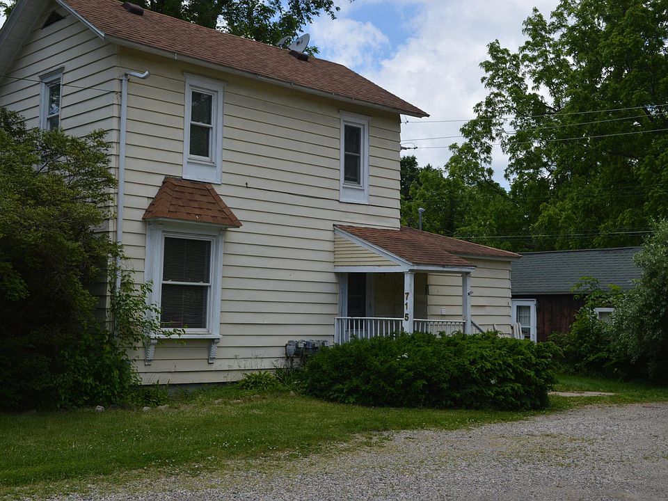 1st image of 715 E Grand River Ave #B
