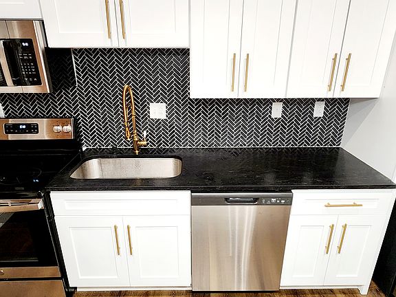 4th image of 1138 Pacific St #1N
