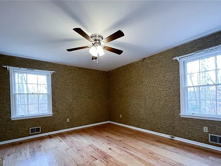 195 Deerfield Rd — Photo 14