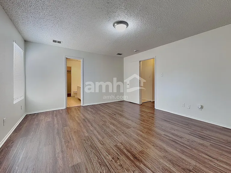 4301 Meadowknoll Dr — Photo 9