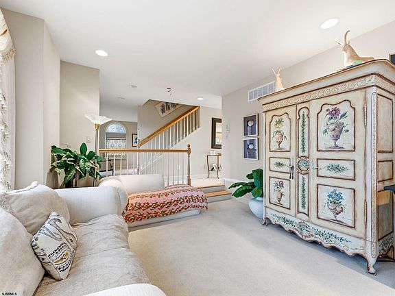 5th image of 8701 Amherst Ave