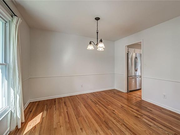 5th image of 10806 W 100th Pl