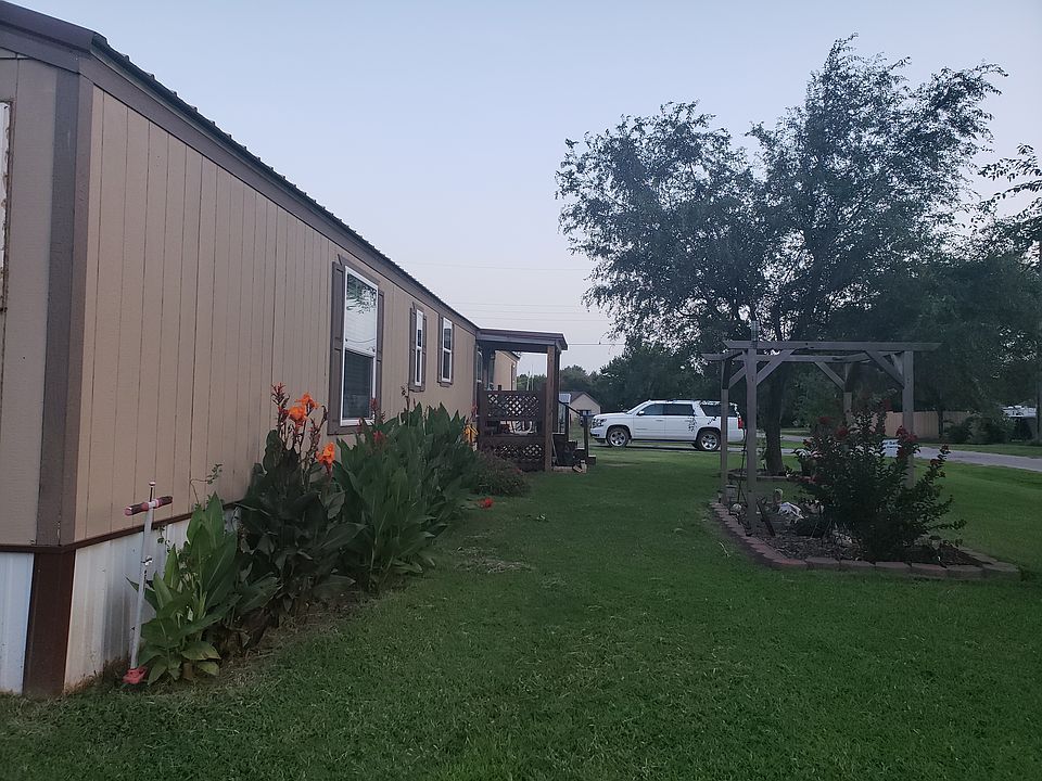 1st image of 204 Kiowa St