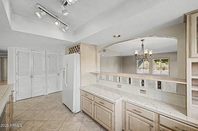 965 E Lamplighter Ln — Photo 9
