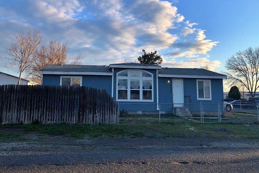 1st image of 835 N Waldemar Ave