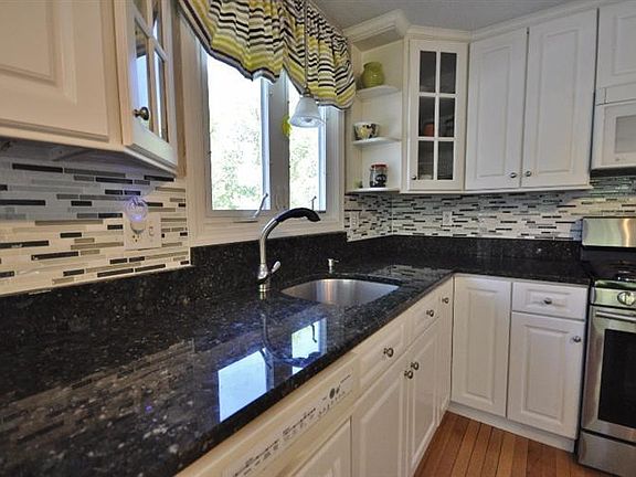 5th image of 52 Sachem Drive