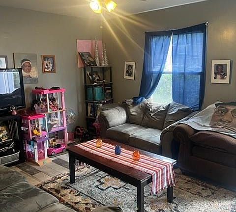 4th image of 1622 Darren Cir