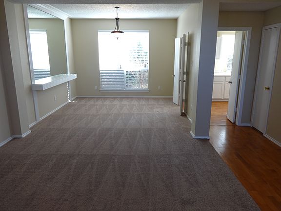3rd image of 1407 Daffodil Ln