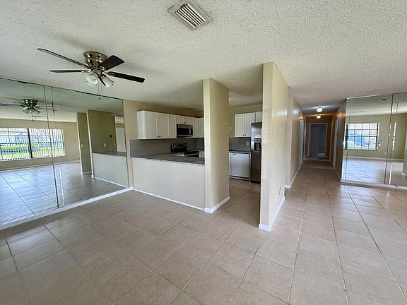 5th image of 1611 Laurel Leaf Lane #B