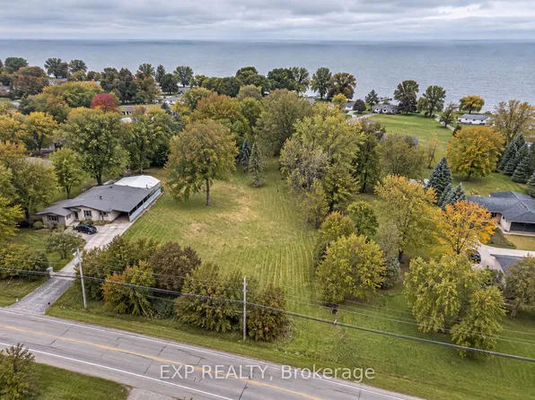 1256 County Road 22 Rd, Windsor, ON N8L 0H6