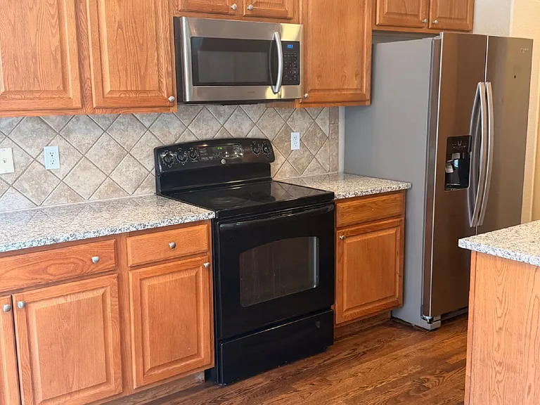 1613 Metropolitan Dr #C — Photo 5