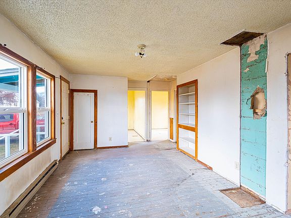 4th image of 610 16th Ave E