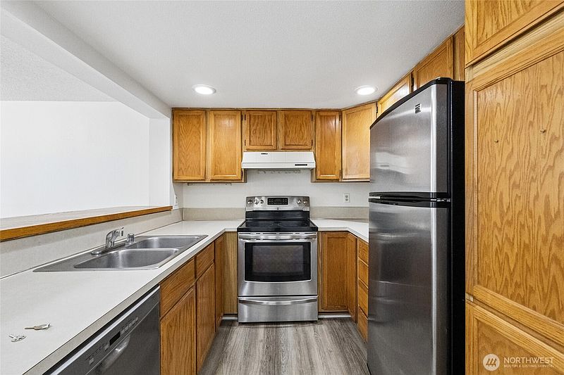 2nd image of 134 116th Street #H11