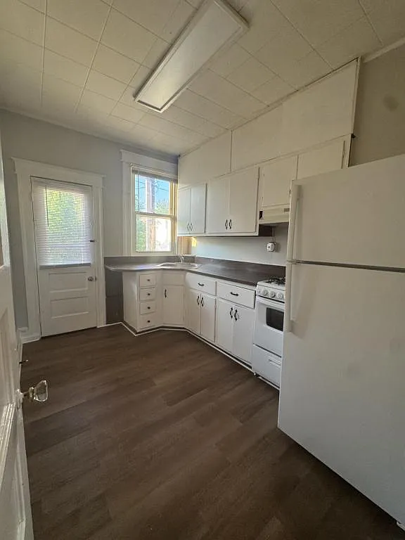 4802 Frederick Ave — Photo 2