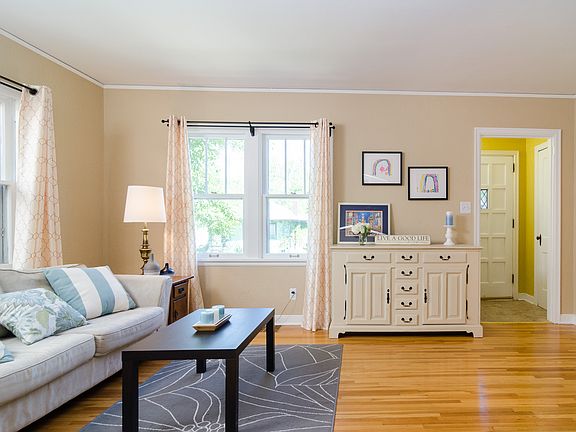 3rd image of 1254 Wellesley Ave