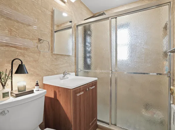 1001 Shore Parkway image 16 of 19