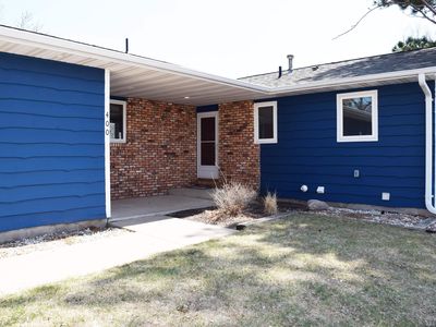 400 S 1st Ave, Brandon, SD, 57005