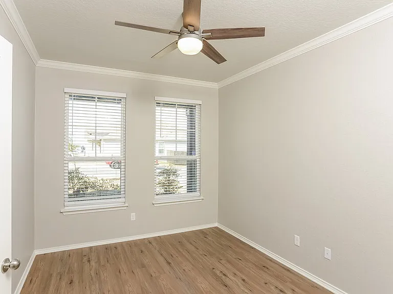 27402 Emilie Cyn — Photo 15
