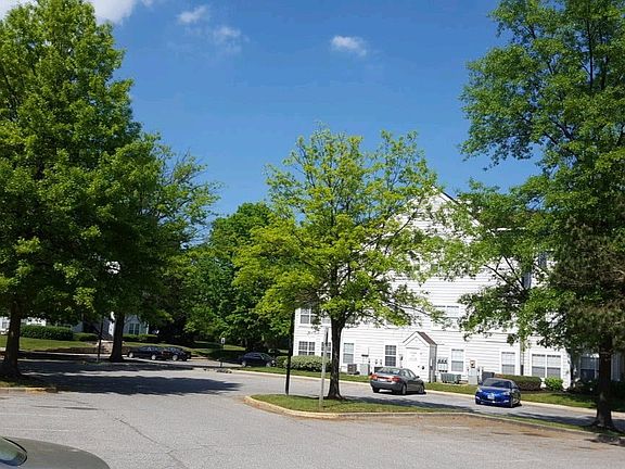 Exterior Neighborhood (street photo)