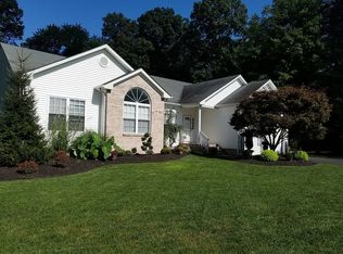 6 Annie Ln, Robbinsville, NJ 08691