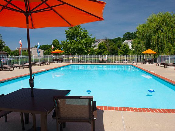 Carriage Pointe at Aquia Swimming Pool