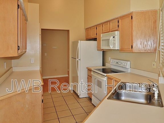 5th image of 466 Oldfield Dr