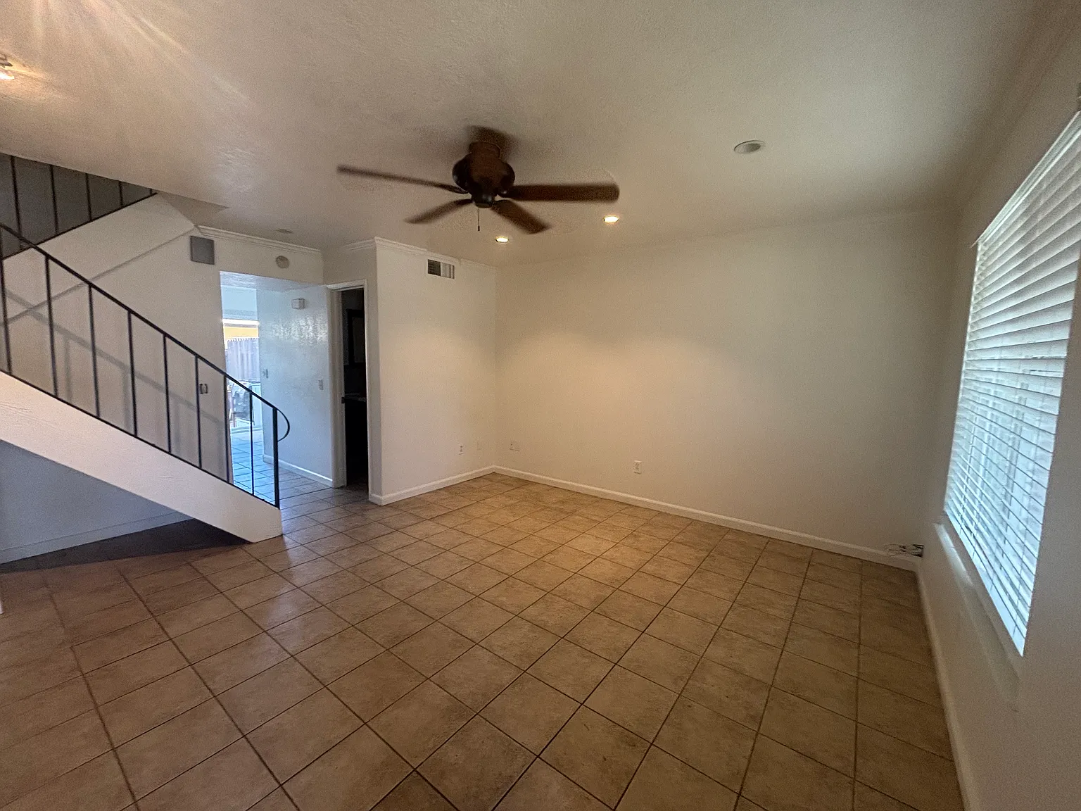 2 bed, 1.5 bath, 1008 sqft, $1,900 — Photo 4