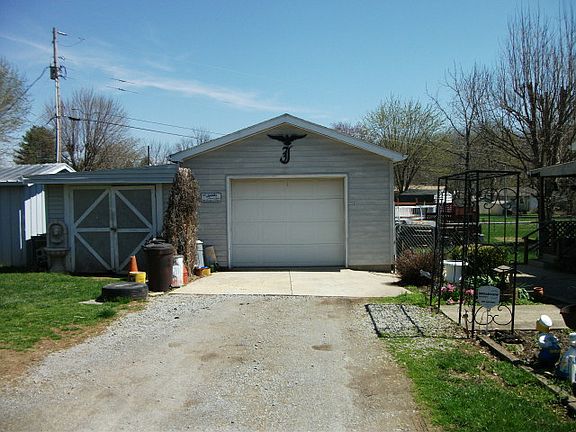 2nd image of 6822 Chimney Rock Cor