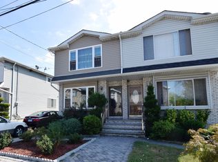 17 Ovas Ct, Staten Island, NY 10312