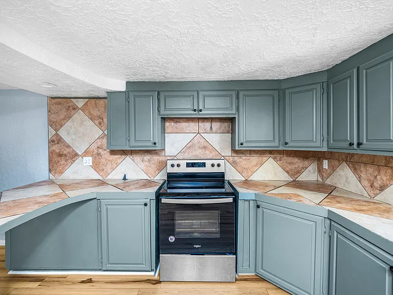 2408 NW Ozmun Ave — Photo 11