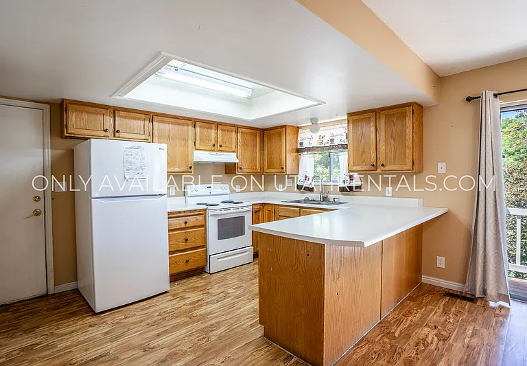 1120 S 850 E — Photo 3