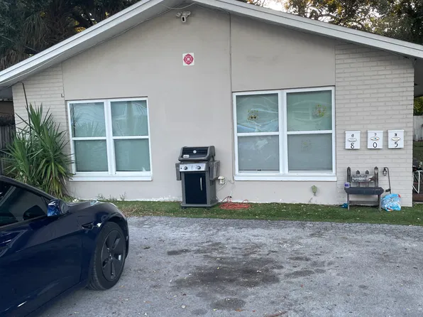 805 10th St SW APT B, Largo, FL 33770