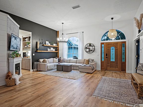 5th image of 981 Somerset Ln