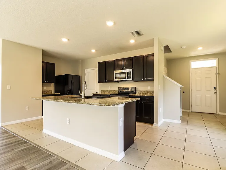 10988 Carlton Fields Dr — Photo 6