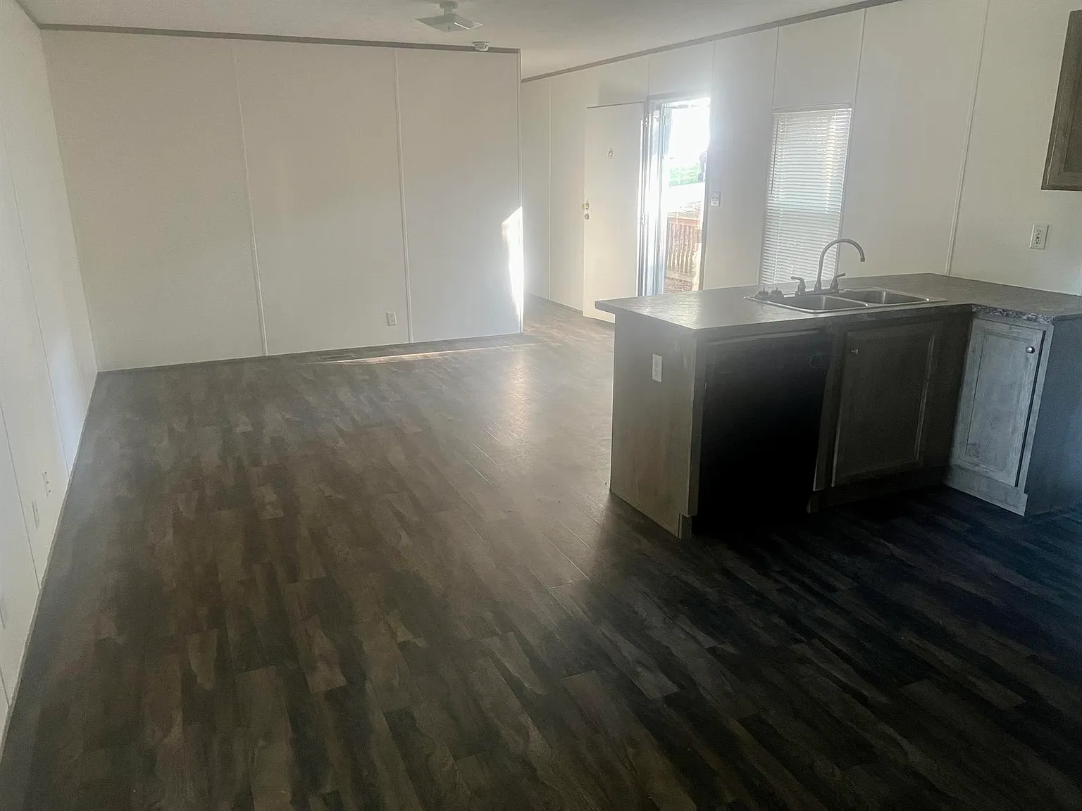 Studio, $999 — Photo 4