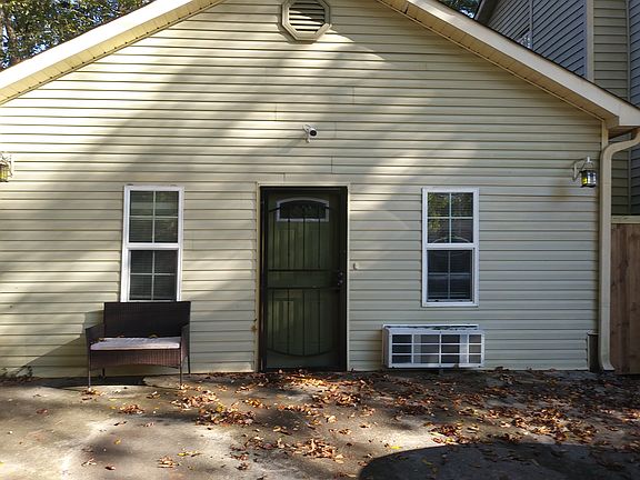 Featuring Private Parking and Private entrance