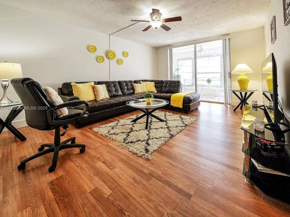 7300 NW 17th St APT 415