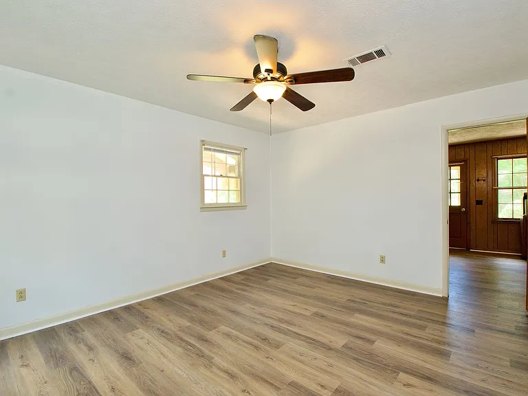 1109 Drew Ln — Photo 9