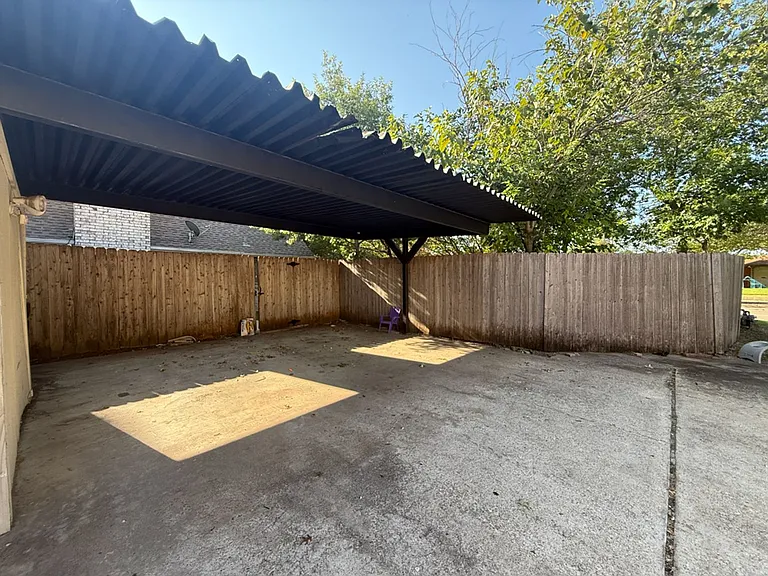 612-614 Towne House Ln — Photo 34