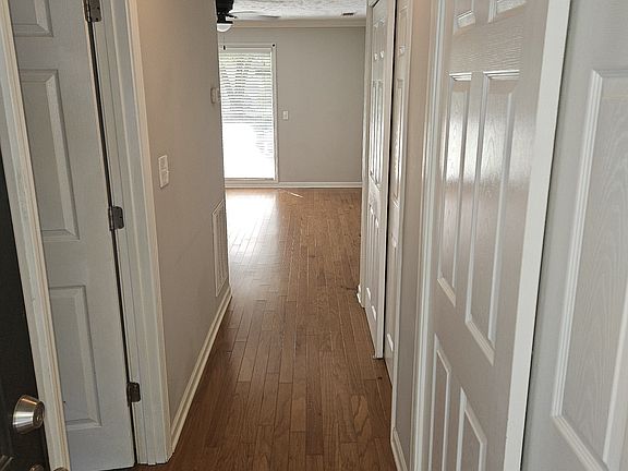 4th image of 802 E Main St APT 20