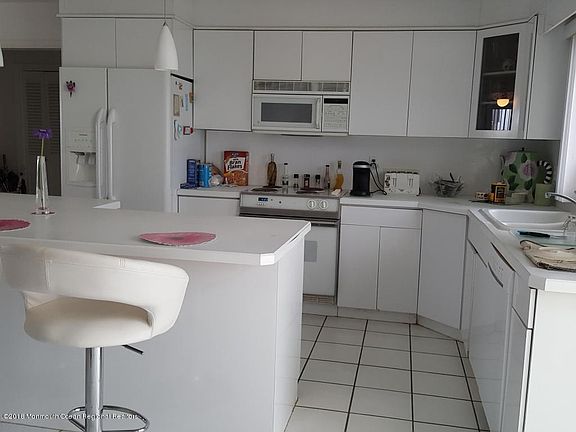 3rd image of 5 Antiqua Ave