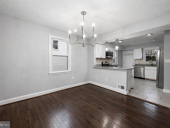 5th image of 308 Zelma Ave