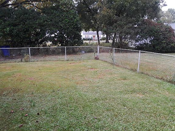 side yard fenced