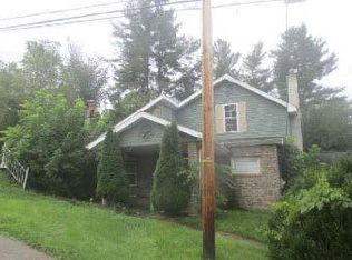 202 E Ewing St, New Straitsville, OH 43766