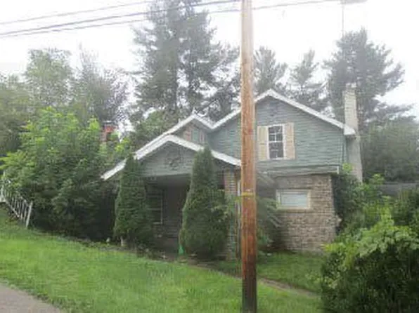 202 E Ewing St, New Straitsville, OH 43766
