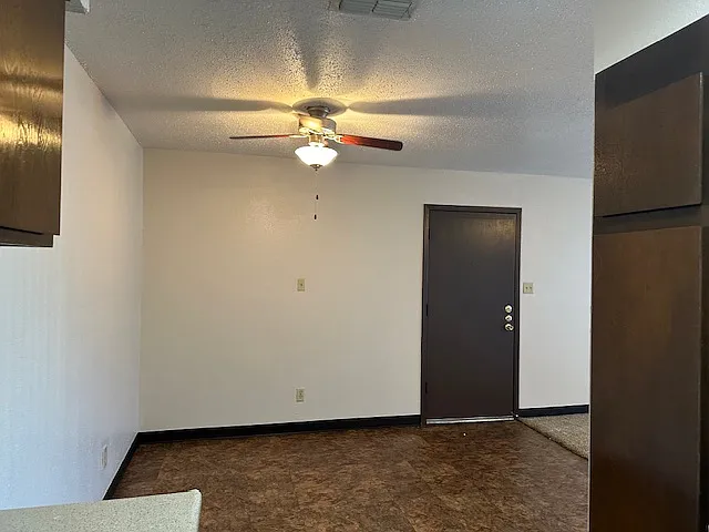 Building Photo - 4720 Lake Shore Dr #1