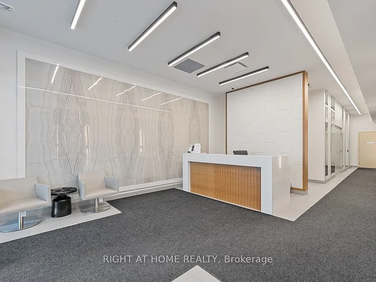 10 Meadowglen Pl — Photo 3